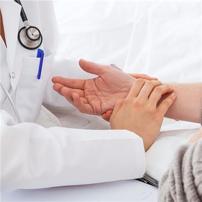 What are the symptoms of stable vitiligo