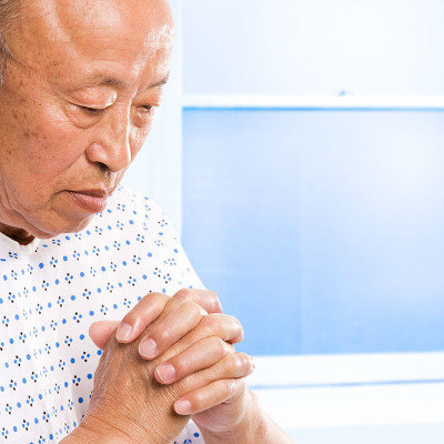 What are the symptoms of scapulohumeral periarthritis?